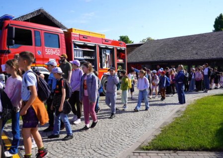 Ośrodek Kultury Leśnej w Gołuchowie zorganizował spotkanie dla dzieci.<br />Spotkanie nazywało się „Z nami bezpieczniej”.